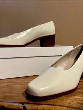 Nickels Cream Leather Low Block Heel Pumps